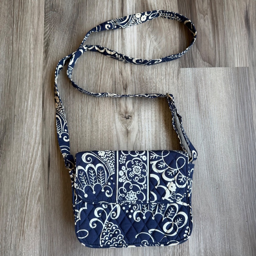 Vera Bradley Indigo Pop‎ Quilted Cotton Crossbody Bag Navy Blue White Floral